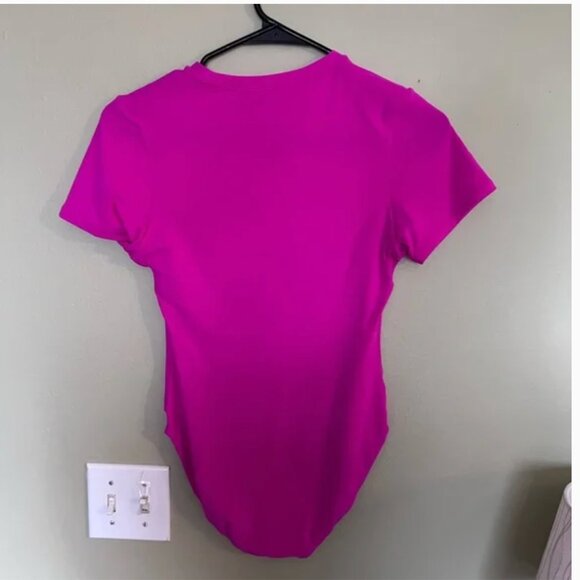Skims Fits Everybody Short Sleeve Bodysuit Fuchsia size 4X - Picture 4 of 5